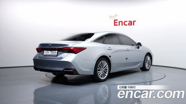 Toyota Avalon 2019 — ფოტო 18/20