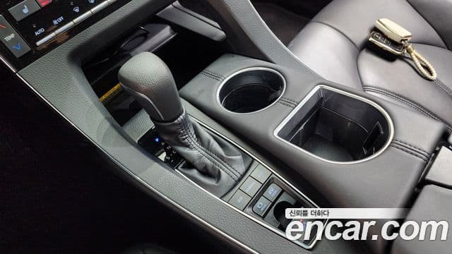 Toyota Avalon 2019 — ფოტო 15/20