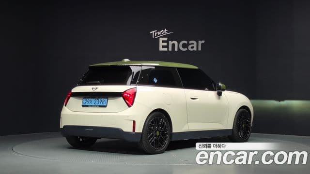 Mini Cooper Electric 2026 — Şəkil 25/32