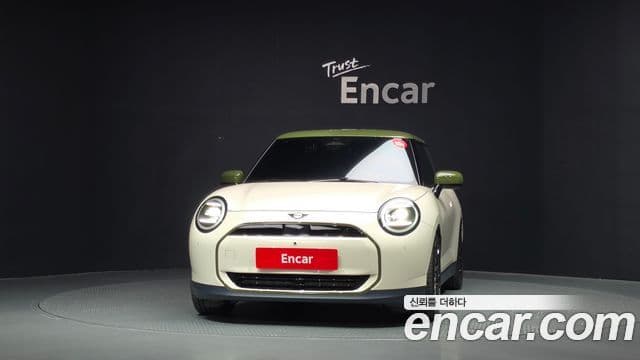 Mini Cooper Electric 2026 — Şəkil 8/32