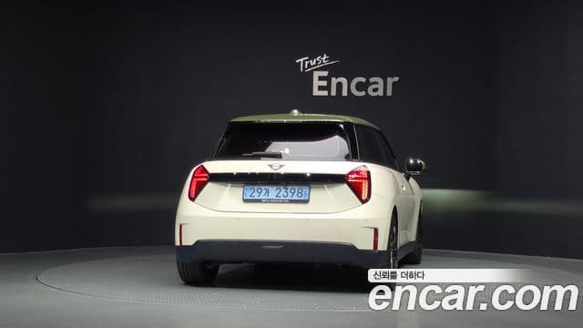 Mini Cooper Electric 2026 — Şəkil 24/32