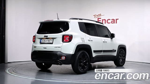 Jeep Renegade 2022 — Photo 17/32
