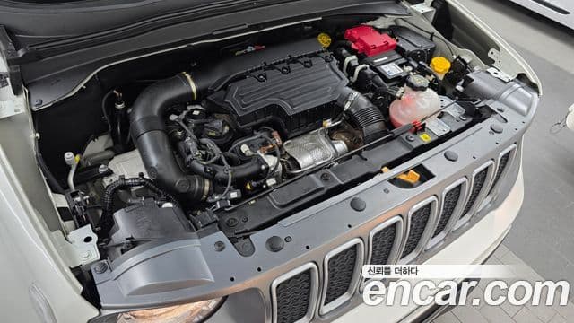 Jeep Renegade 2022 — Photo 30/32
