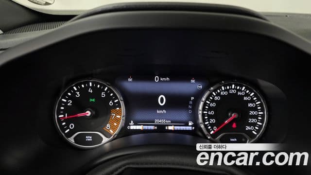 Jeep Renegade 2022 — Photo 9/32