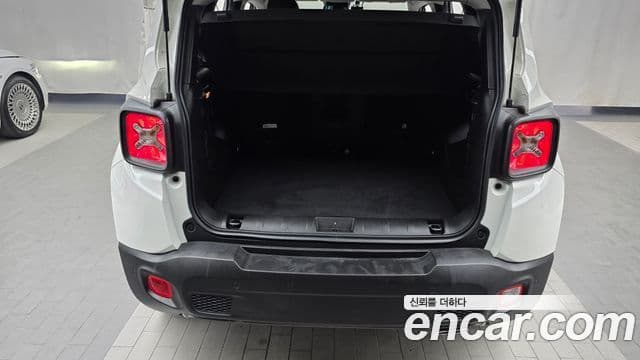 Jeep Renegade 2022 — Photo 15/32