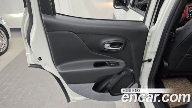 Jeep Renegade 2022 — Photo 13/32