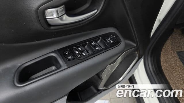 Jeep Renegade 2022 — Photo 16/32