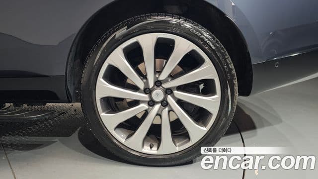 Land Rover Range Rover 2024 — ფოტო 14/44