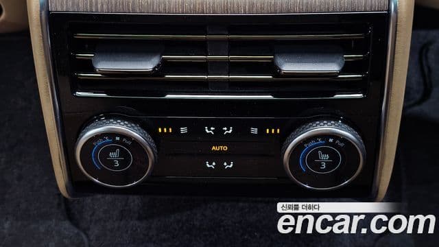 Land Rover Range Rover 2024 — ფოტო 38/44
