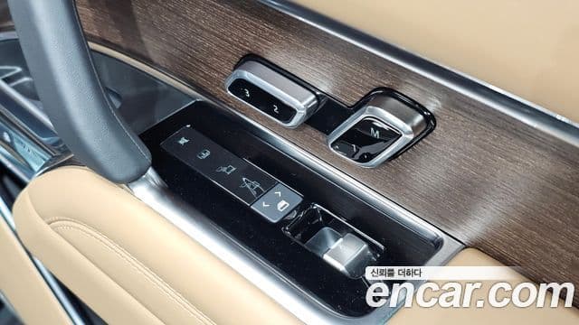 Land Rover Range Rover 2024 — ფოტო 40/44
