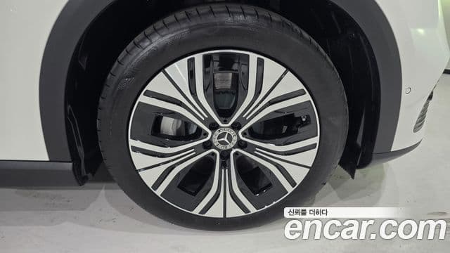 Mercedes-Benz EQE SUV 2026 — Photo 18/20