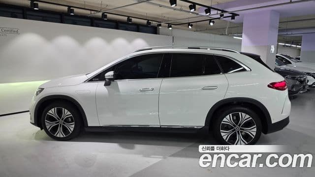 Mercedes-Benz EQE SUV 2026 — Photo 17/20