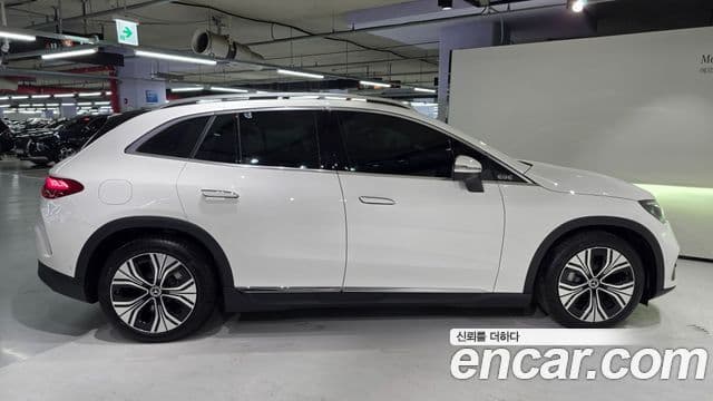 Mercedes-Benz EQE SUV 2026 — Photo 7/20