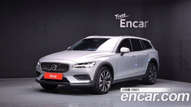 Volvo V60 Cross Country 2023 — Şəkil 9/20