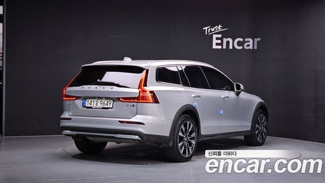 Volvo V60 Cross Country 2023 — Şəkil 19/20