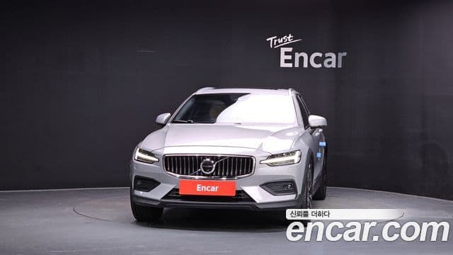 Volvo V60 Cross Country 2023 — Şəkil 18/20