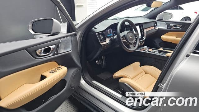 Volvo V60 Cross Country 2023 — Şəkil 10/20