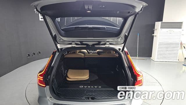 Volvo V60 Cross Country 2023 — Şəkil 17/20