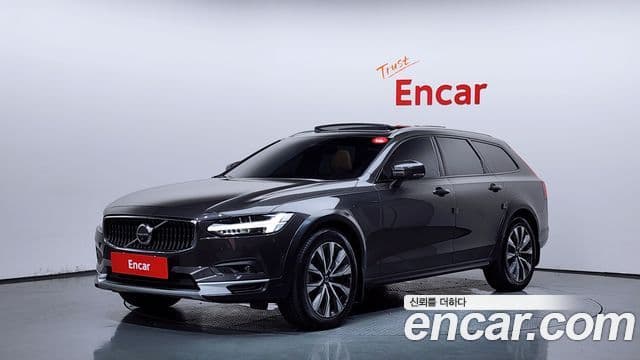 Volvo V90 Cross Country 2023 — Фото 9/20