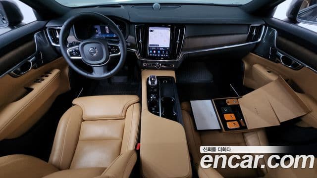Volvo V90 Cross Country 2023 — Фото 10/20