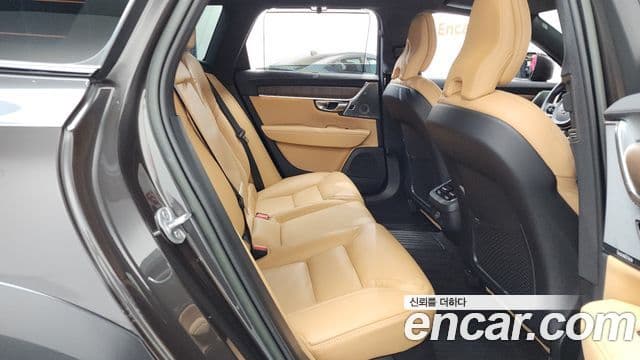 Volvo V90 Cross Country 2023 — Фото 11/20