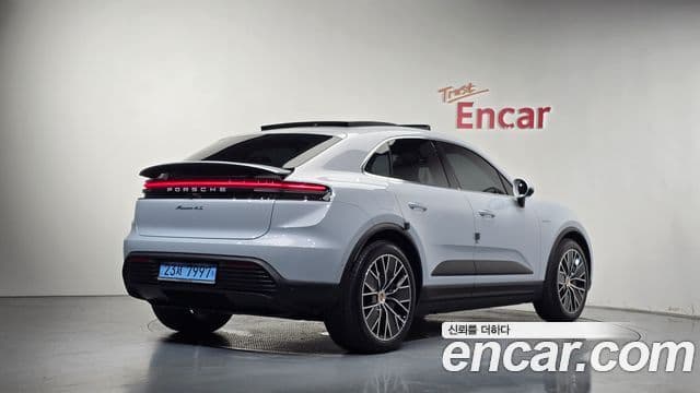 Porsche Macan EV 2025 — ფოტო 19/35