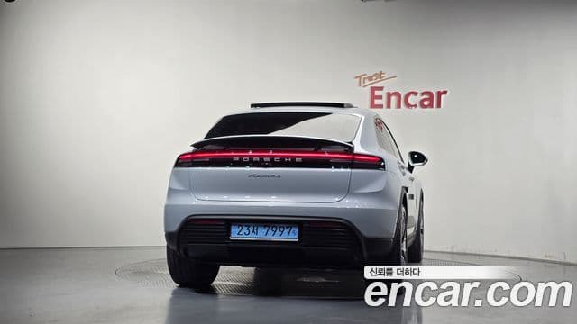 Porsche Macan EV 2025 — ფოტო 12/35