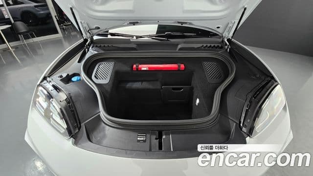 Porsche Macan EV 2025 — ფოტო 1/35