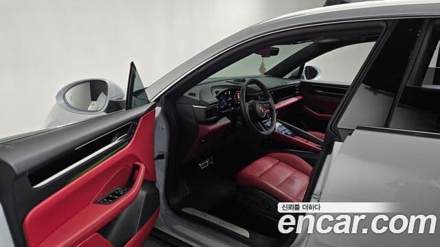 Porsche Macan EV 2025 — ფოტო 6/35