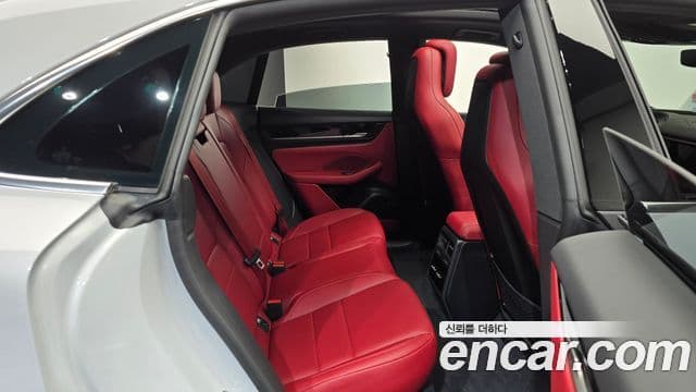 Porsche Macan EV 2025 — ფოტო 16/35