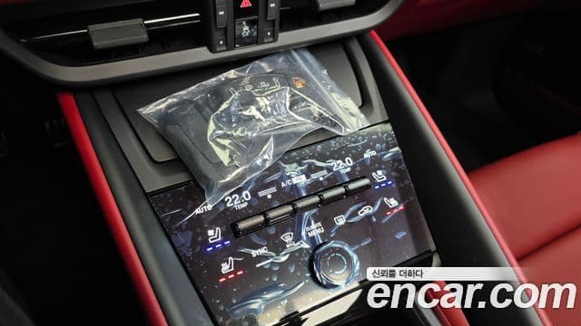 Porsche Macan EV 2025 — ფოტო 28/35