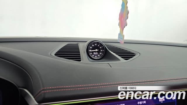 Porsche Macan EV 2025 — ფოტო 22/35