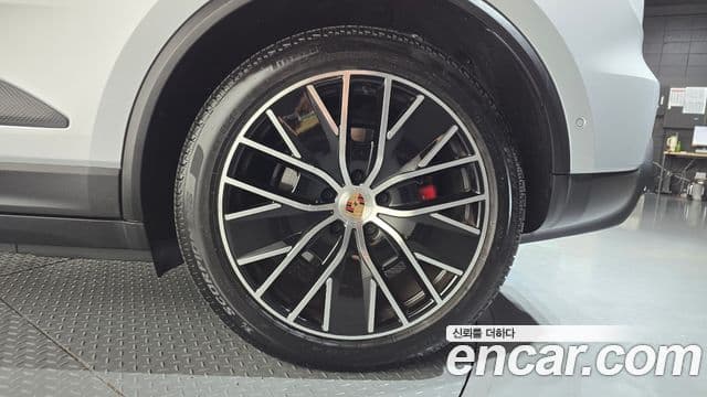 Porsche Macan EV 2025 — ფოტო 30/35