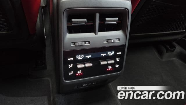 Porsche Macan EV 2025 — ფოტო 14/35