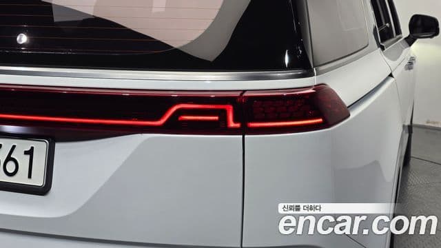 Kia Carnival 2022 — ფოტო 1/36