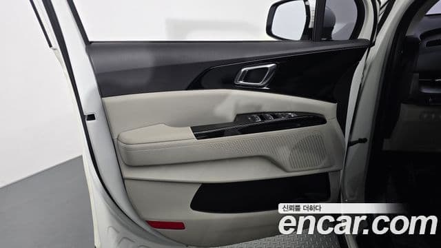 Kia Carnival 2022 — ფოტო 29/36