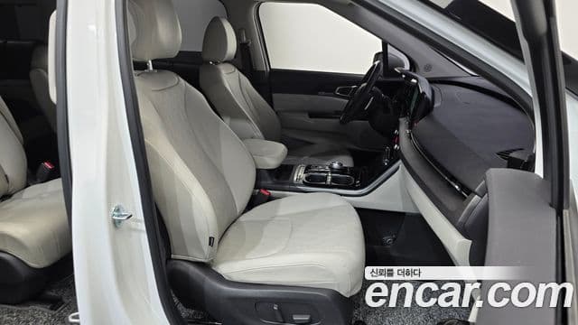 Kia Carnival 2022 — ფოტო 30/36