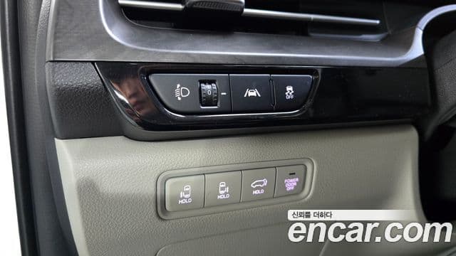 Kia Carnival 2022 — ფოტო 32/36