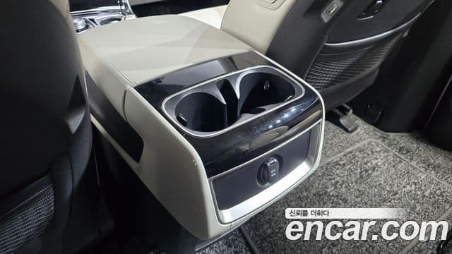 Kia Carnival 2022 — ფოტო 17/36