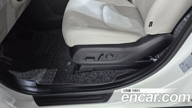 Kia Carnival 2022 — ფოტო 2/36