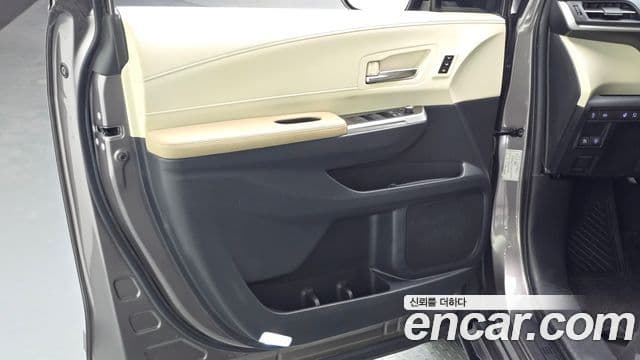 Toyota Sienna 2022 — Şəkil 35/36