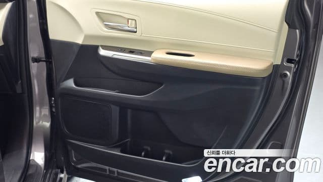 Toyota Sienna 2022 — Şəkil 8/36