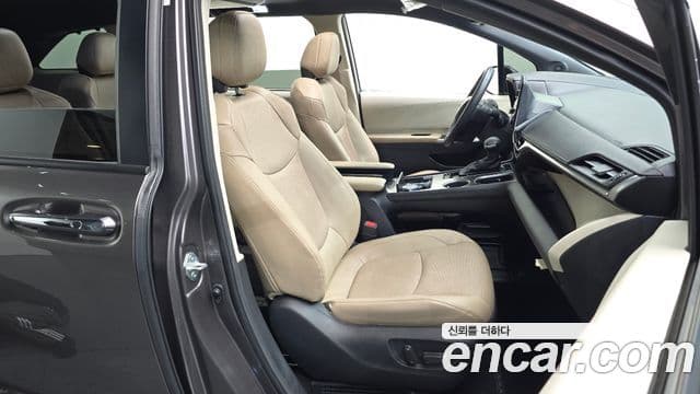Toyota Sienna 2022 — Şəkil 24/36