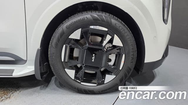 Kia Carnival 2025 — Şəkil 17/40
