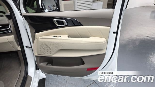 Kia Carnival 2025 — Şəkil 18/40