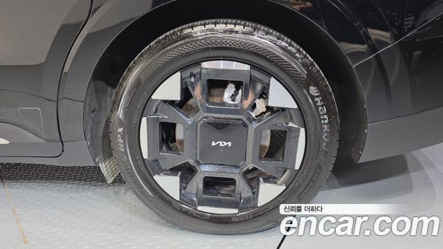 Kia Carnival 2023 — ფოტო 37/45
