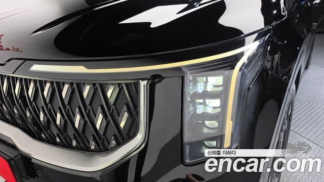 Kia Carnival 2023 — ფოტო 18/45