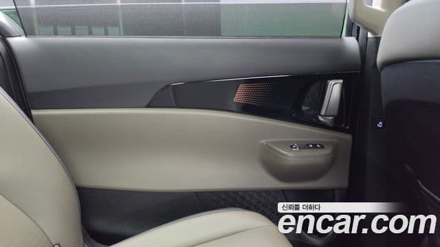 Kia Carnival 2023 — ფოტო 7/45