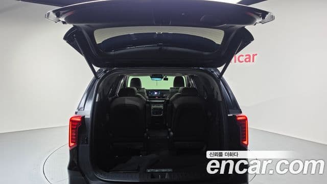 Kia Carnival 2023 — ფოტო 44/45