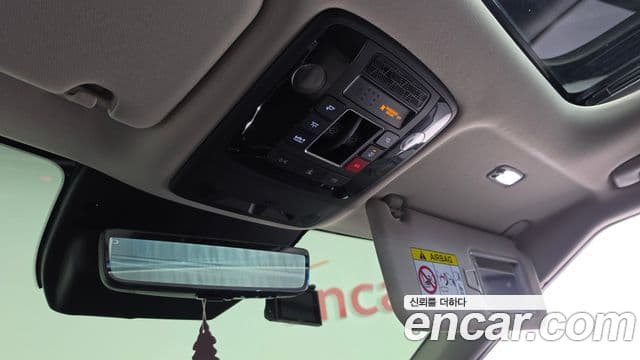 Kia Carnival 2023 — ფოტო 42/45